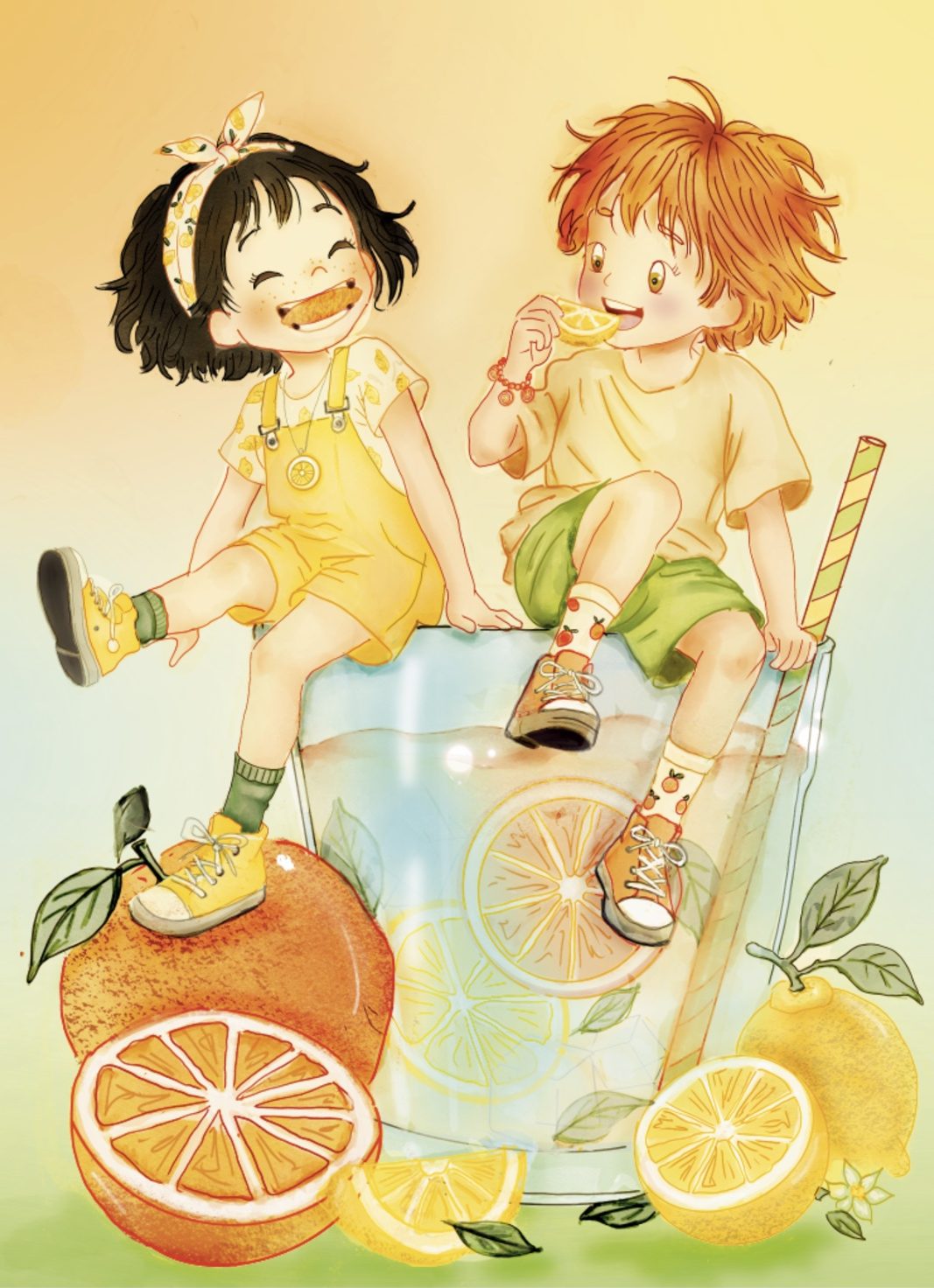 Deux enfants assis sur un verre de citronnade, entourés de citrons et d’oranges